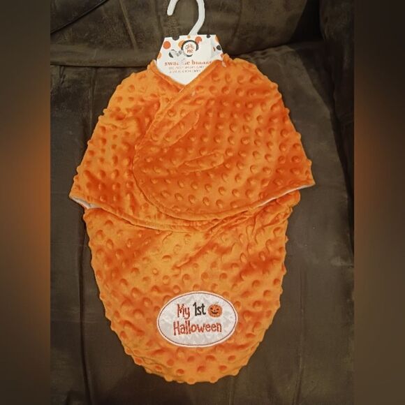 3 for 26 - NEW Baby's My 1st Halloween Swaddle (Fits 0 - 3 months) - Picture 1 of 4